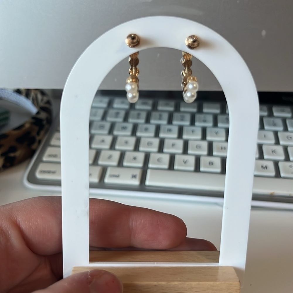 Faux Pearl Hoop Fashion Earrings - Picture 3 of 4